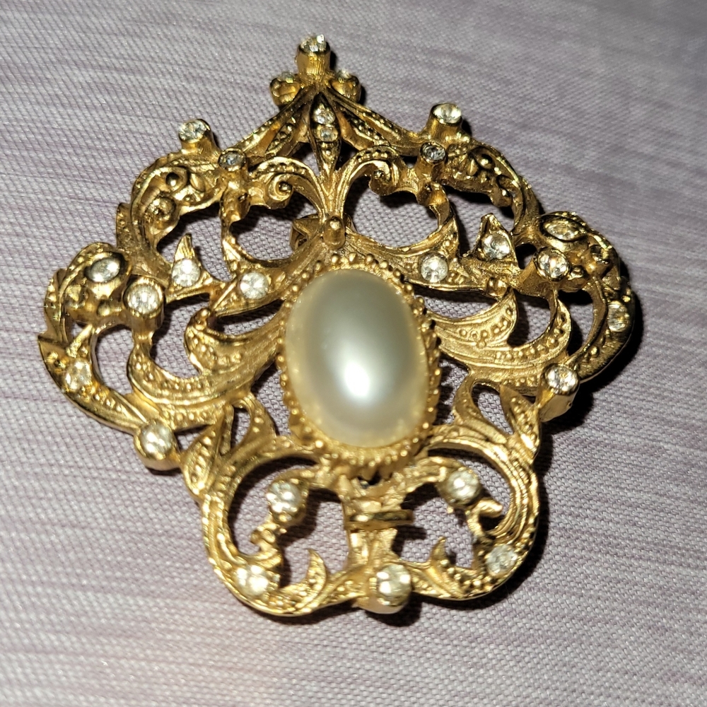 Gold & Pearl Vintage Brooch